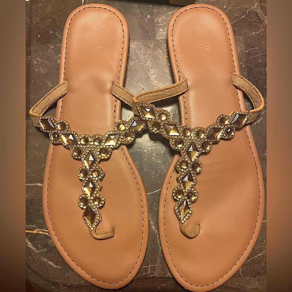 Bronze Jewel Tone Bohemian Sandals 🤎💛